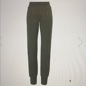 Cabi Pivot jogger olive size medium